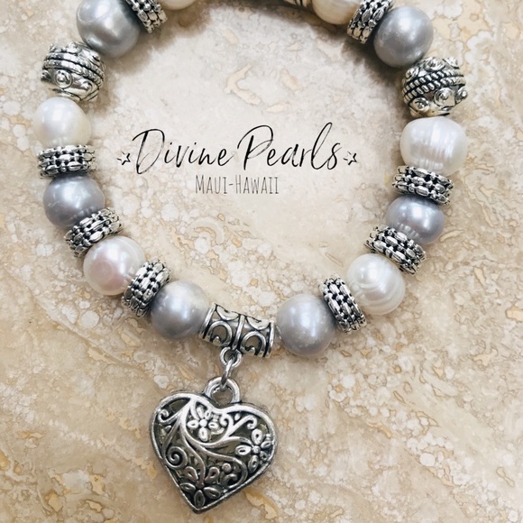 NWT White & Gray love bracelet - Picture 2 of 8